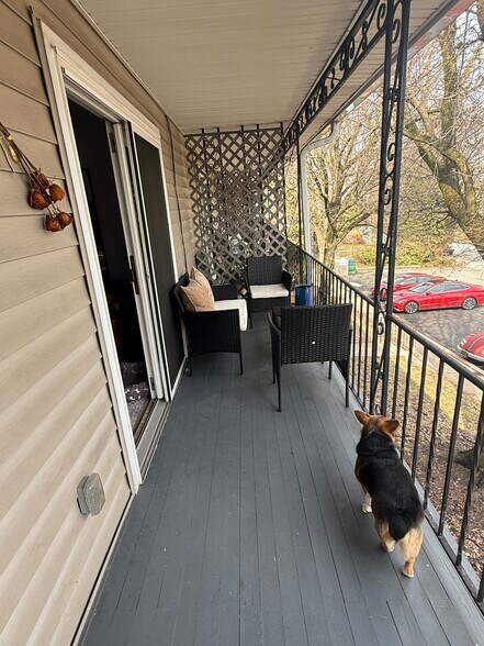 Building Photo - 2 Center Rd