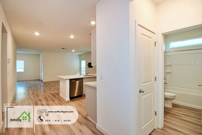 Building Photo - 3010 Silverstone Dr