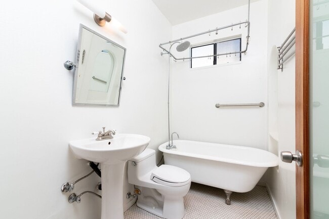 Building Photo - Prime Venice 1Bed/1Bath Condo! Don't Miss Out!