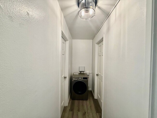 Building Photo - Beautiful 2 bed, 2 bath Shoreline Condo, $2400/mo.