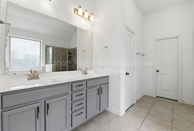 Building Photo - 1618 Rosedale Dr