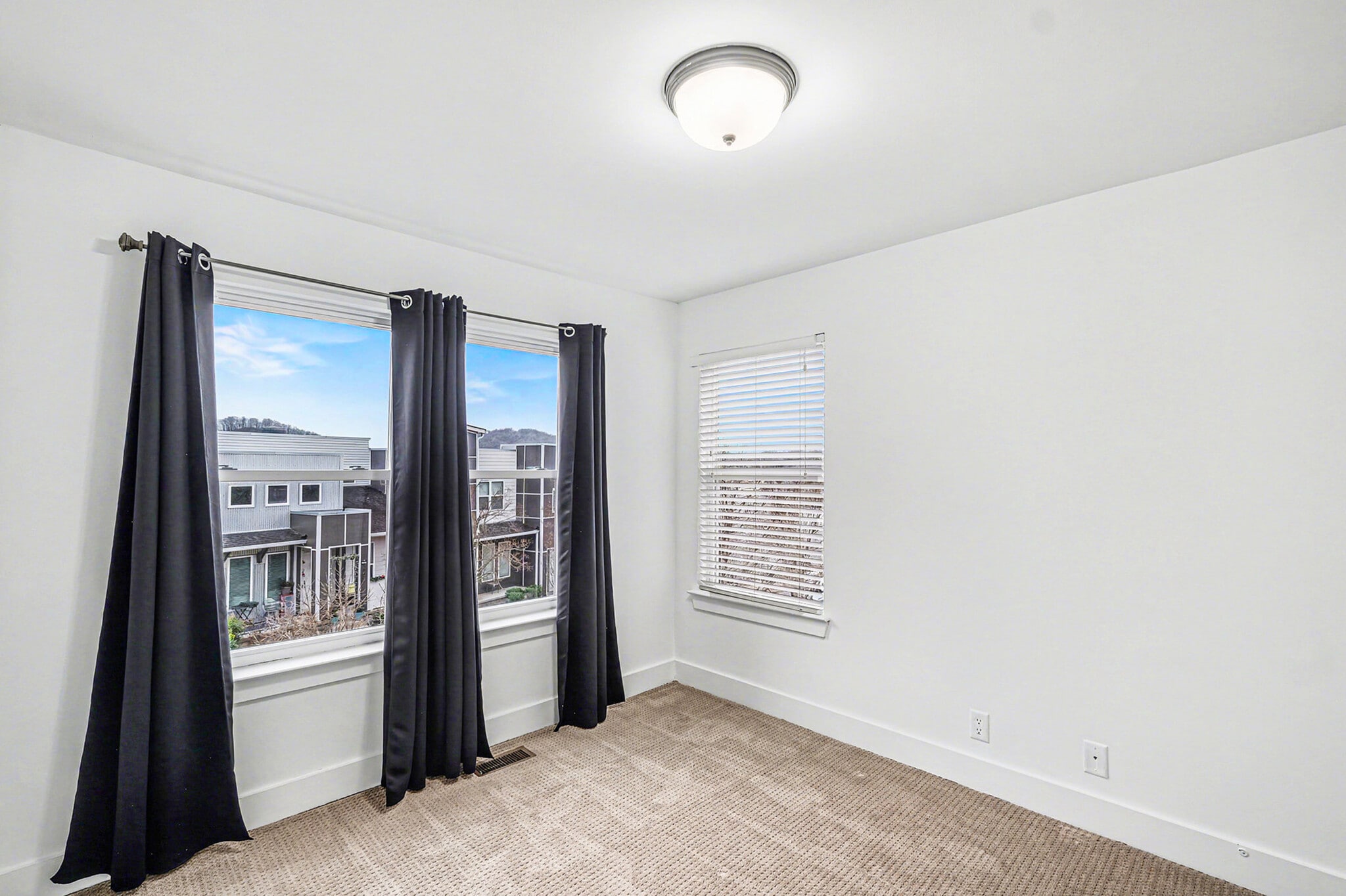 Building Photo - 3704 Lausanne Dr