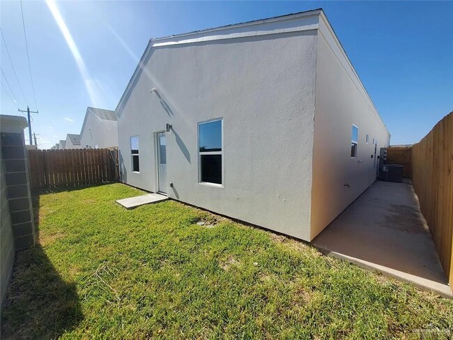 Building Photo - 1305 E Iris Ave
