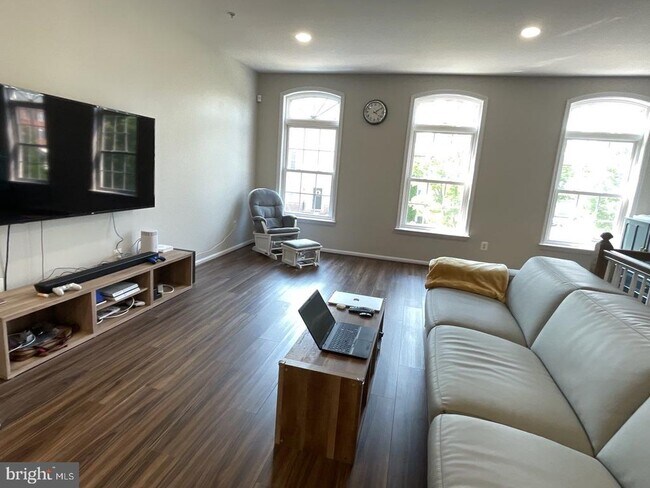 Building Photo - 8474 Pamela Way