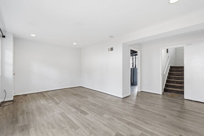 Building Photo - 9178 Laurelwood Ct