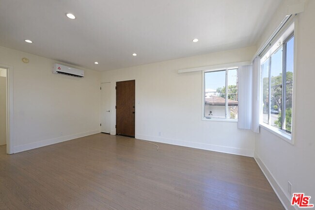 Building Photo - 3101 Arizona Ave