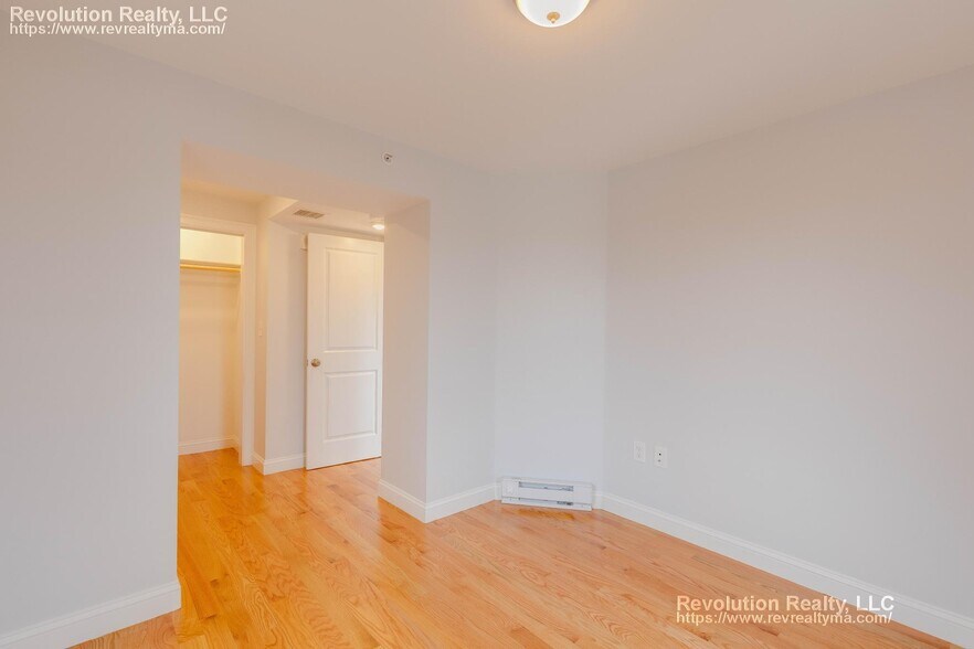 Building Photo - 15 Kenilworth St