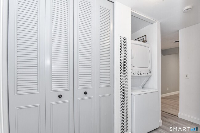 Building Photo - 28 Mill Hill Rd