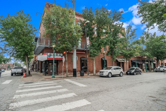 Building Photo - Modern 1 Bedroom, 1 Bath Apartment Home  Located In Historic Westport