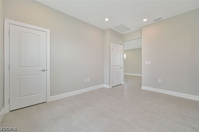 Building Photo - 42218 Edgewater Dr