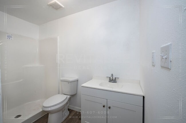 Building Photo - Fully Renovated 3/2 in West Mobile!