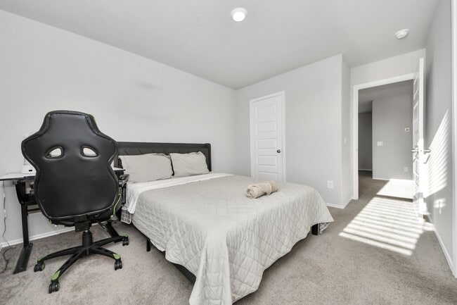 Building Photo - 21738 Rustic River Ranch Ave