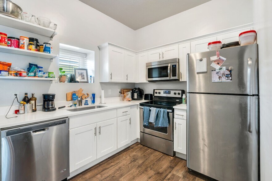 Building Photo - 854 S 700 E