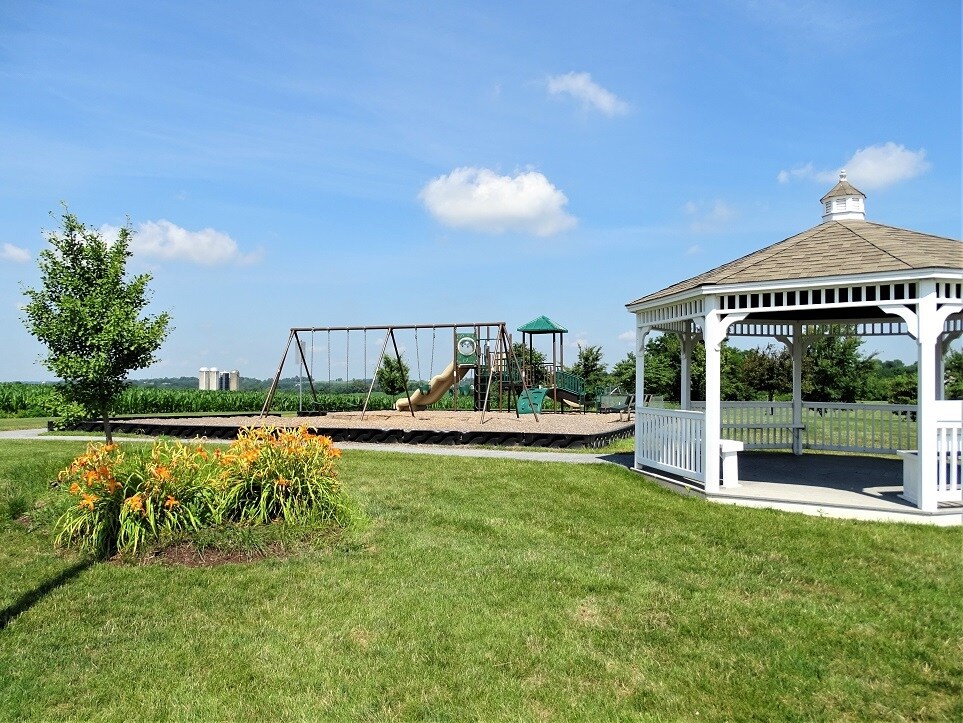 Building Photo - 349 Cedar Holw