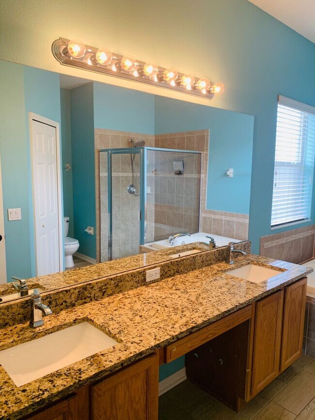 Building Photo - Waterfront View! 4 bed 2 bath 2 car garage