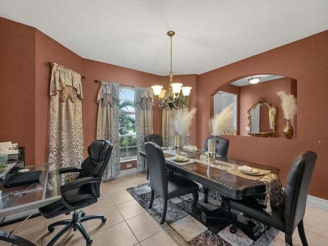 Building Photo - 1371 SW Halford Ave