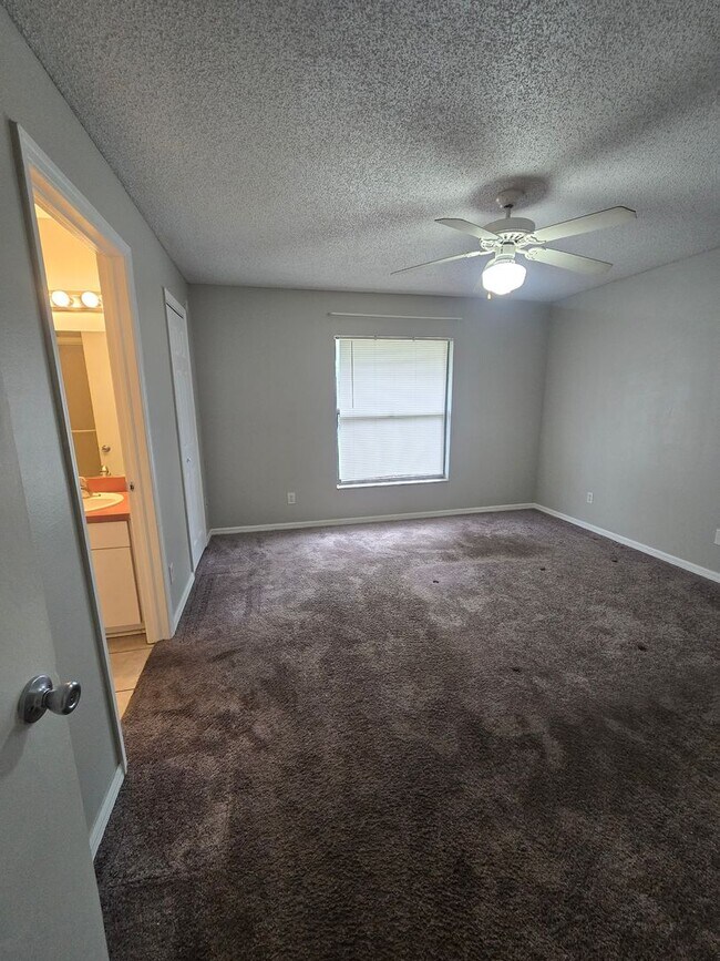 Building Photo - 501 W Saunders St