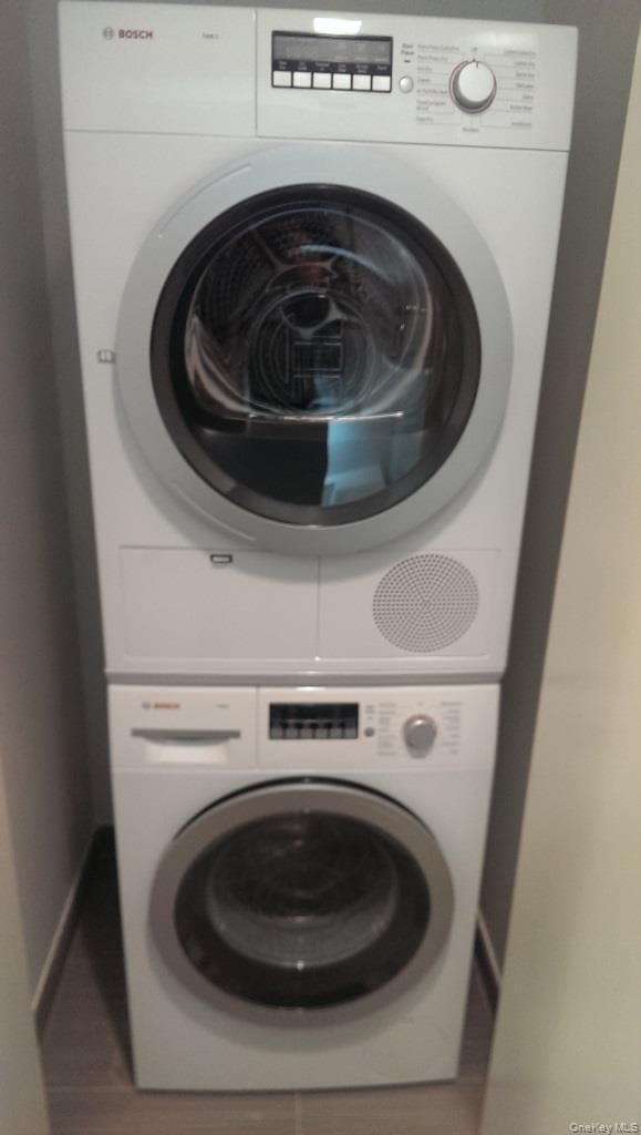 Building Photo - 39-16 Prince St