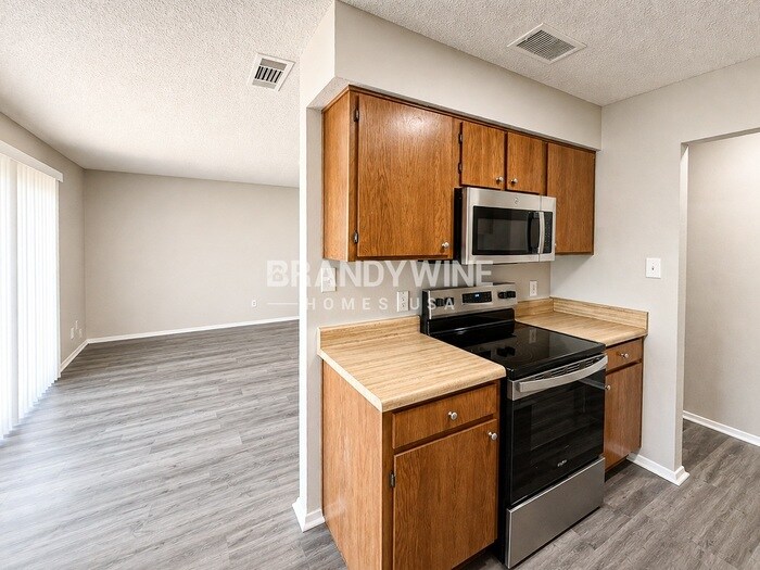 Building Photo - 8428 Raymond Ave