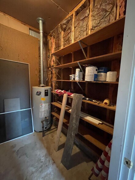 Extra storage room - 1936 Ashmore Ave