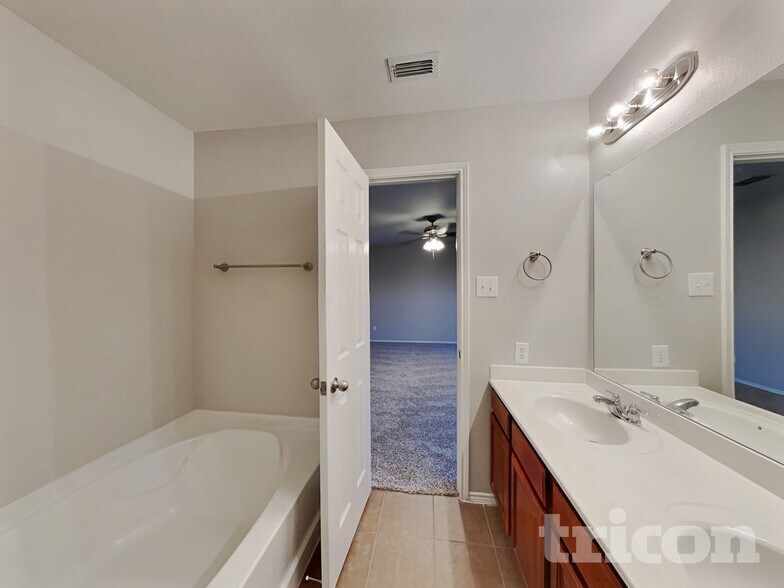 Building Photo - 529 Blue Sage