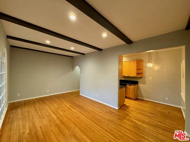 Building Photo - 340 N Oakhurst Dr