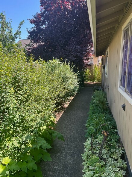 Building Photo - 7322 N Albina Ave