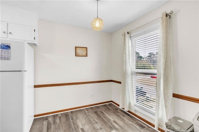 Building Photo - 2 Bedrooms 2.5 Bathrooms Townhouse