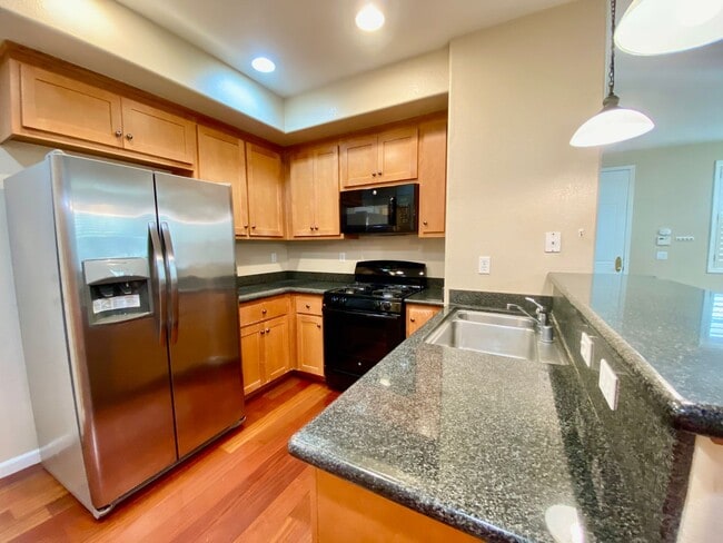 Building Photo - Dublin Tri Level Townhome 2 Br. 2.5 Ba. Tw...