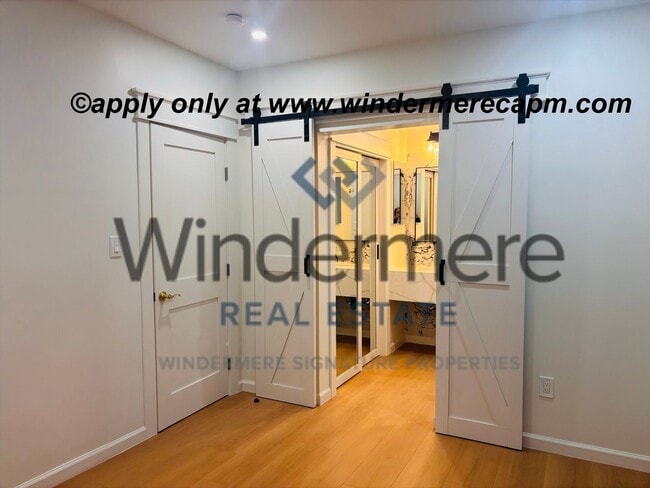 Building Photo - Beautifully Remodeled 2 Bed/2 Bath Duplex- in desirable location Downtown Sacramento!!