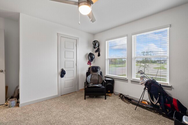 Building Photo - 302 Dusty Bridle Ln