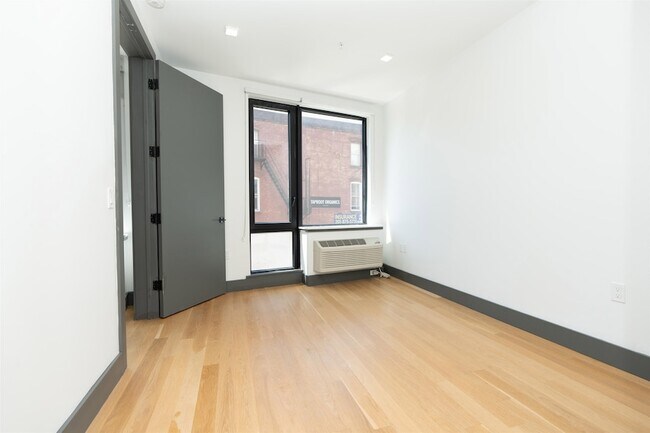 Building Photo - 424 Arlington Ave