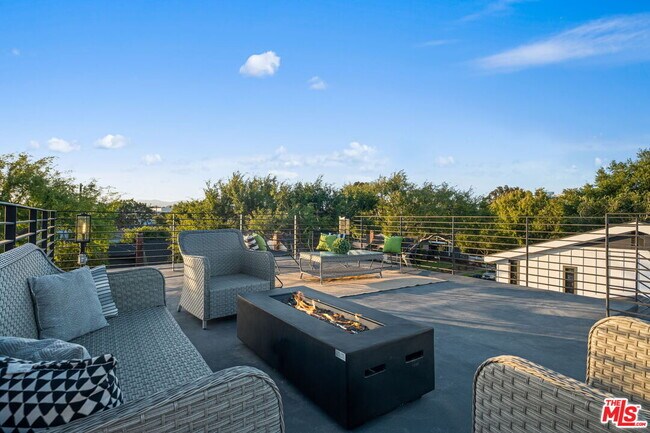 Building Photo - 12672 Stanwood Dr