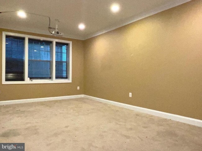 Building Photo - 3911 Chain Bridge Rd