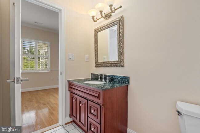 Building Photo - 5905 Lone Oak Dr