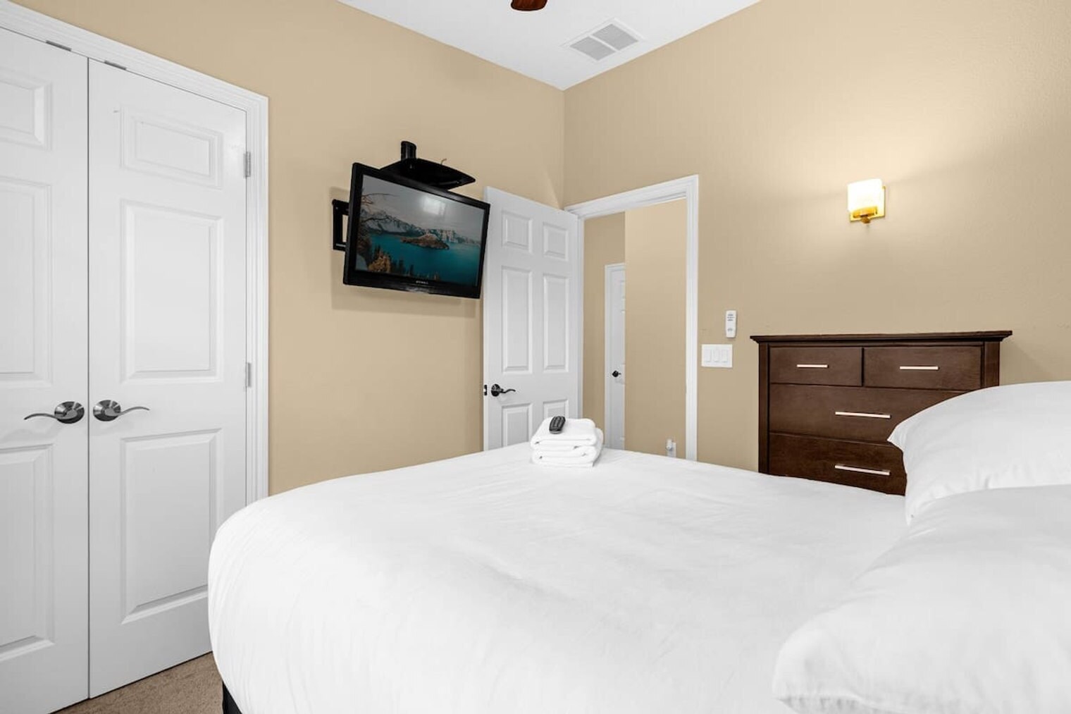Building Photo - 14590 Damai Ln