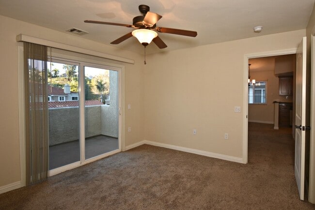 Building Photo - Great Upstairs  2BD Condo with washer/drye...