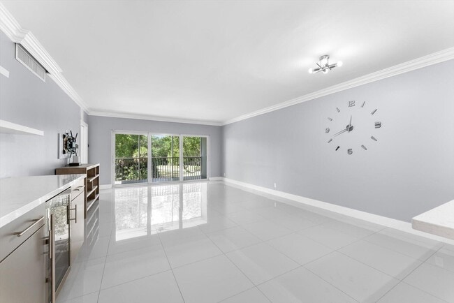 Building Photo - 3200 N Palm Aire Dr