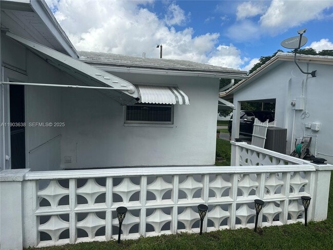 Building Photo - 8308 NW 57th Ct