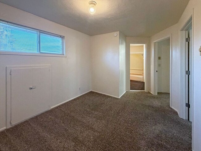 Building Photo - 25 Wedgewood Dr