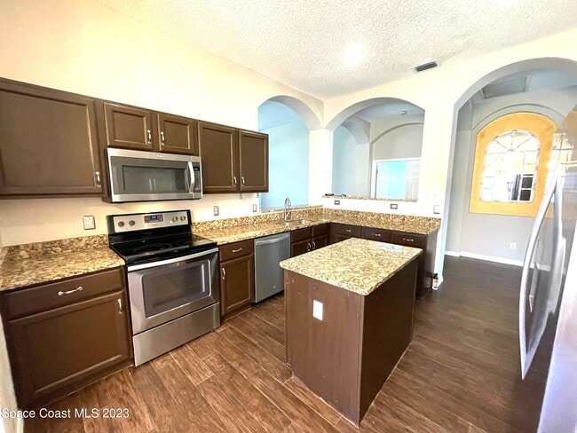 Building Photo - 1600 Tailfeather Ct