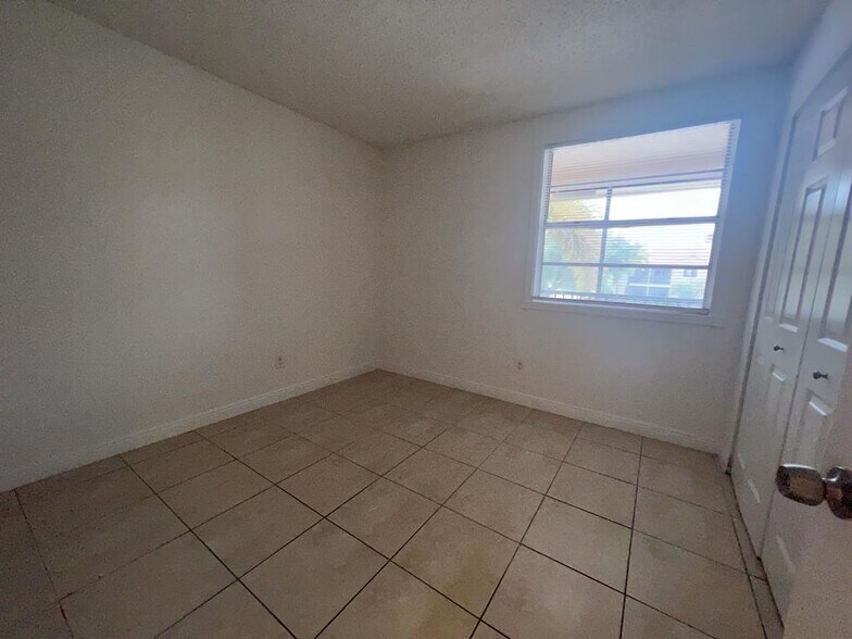 Building Photo - 1257 SW 46th Ave