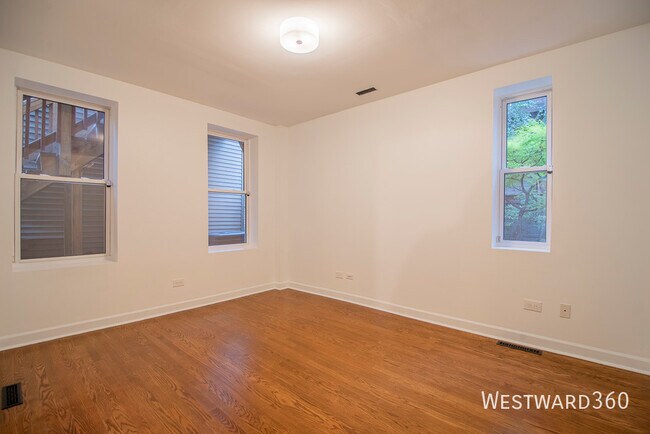 Building Photo - 2221 W Charleston St