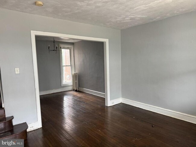 Primary Photo - 160 Roselyn St