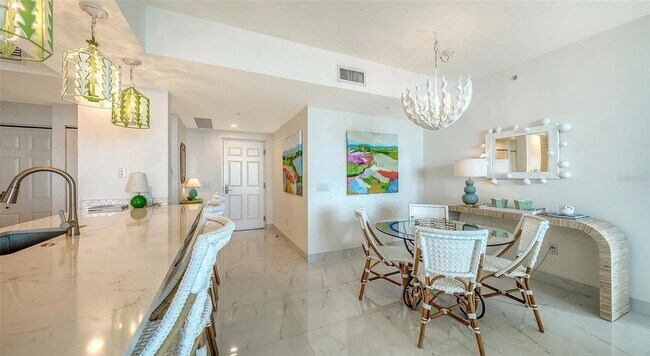 Building Photo - 800 N Tamiami Trl