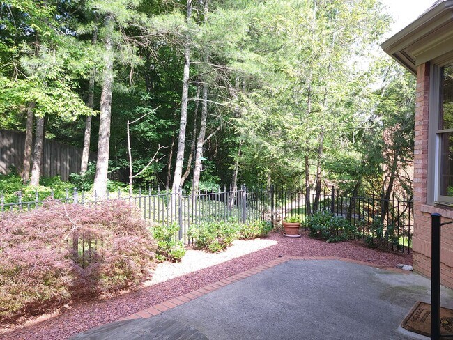 Building Photo - Knoxville 37934 - 4 bedroom, 3.5 bath home...