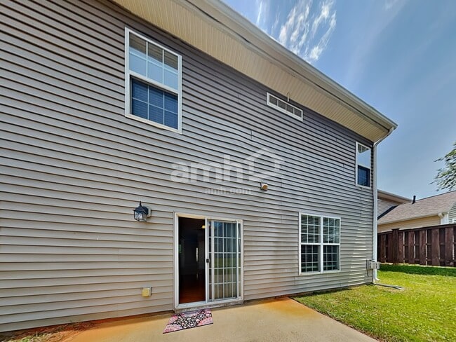 Building Photo - 11 Knoll Ridge Dr