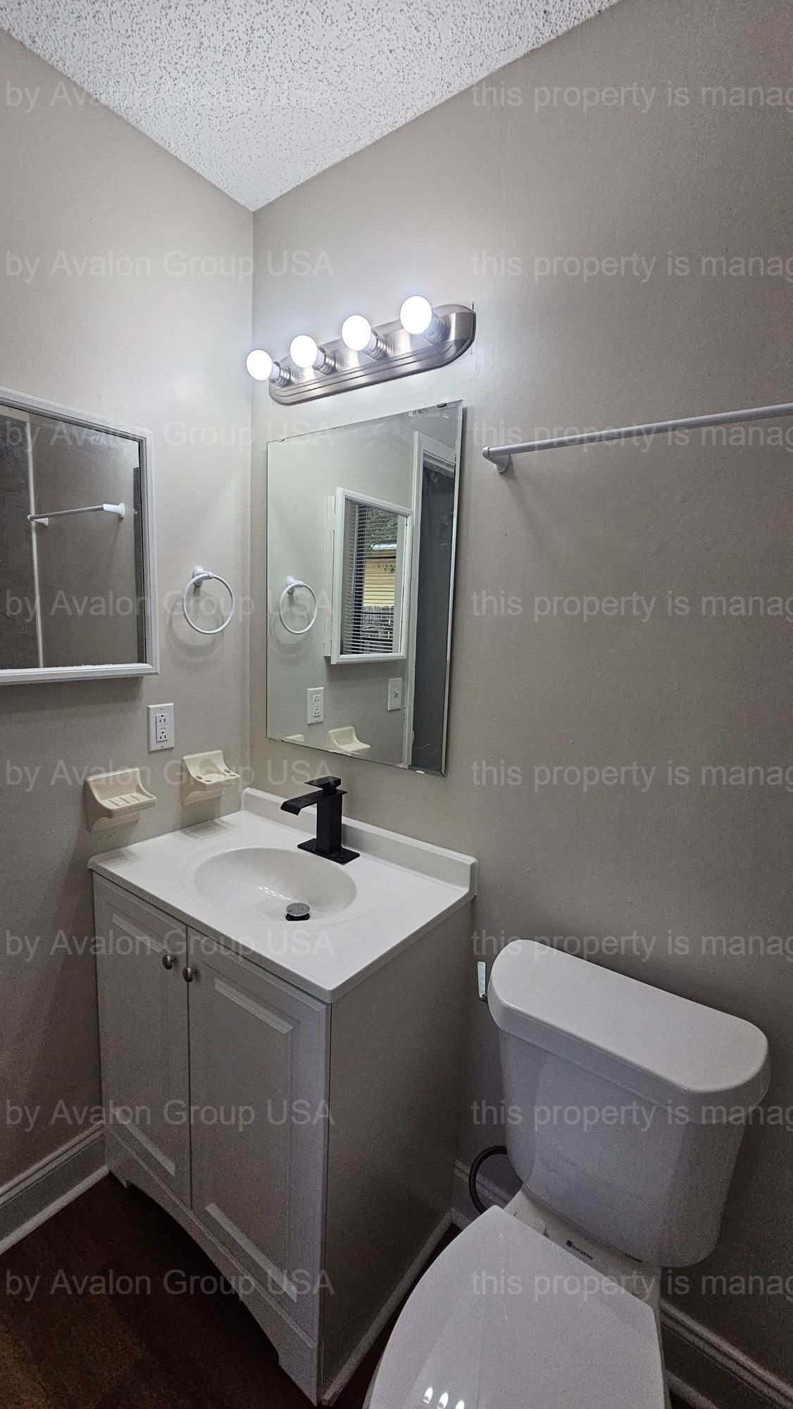 Building Photo - 3545 Villa Pl