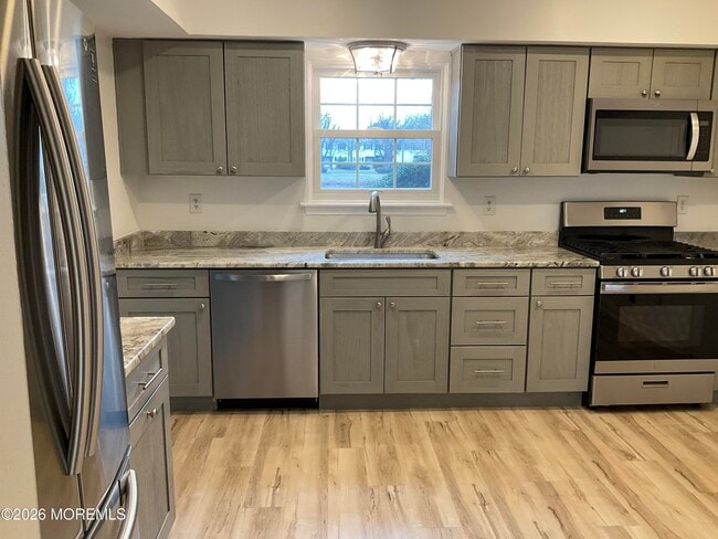 Building Photo - 37 Dogwood Dr