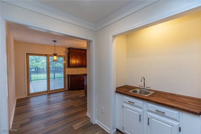 Building Photo - 17016 Greenwood Dr